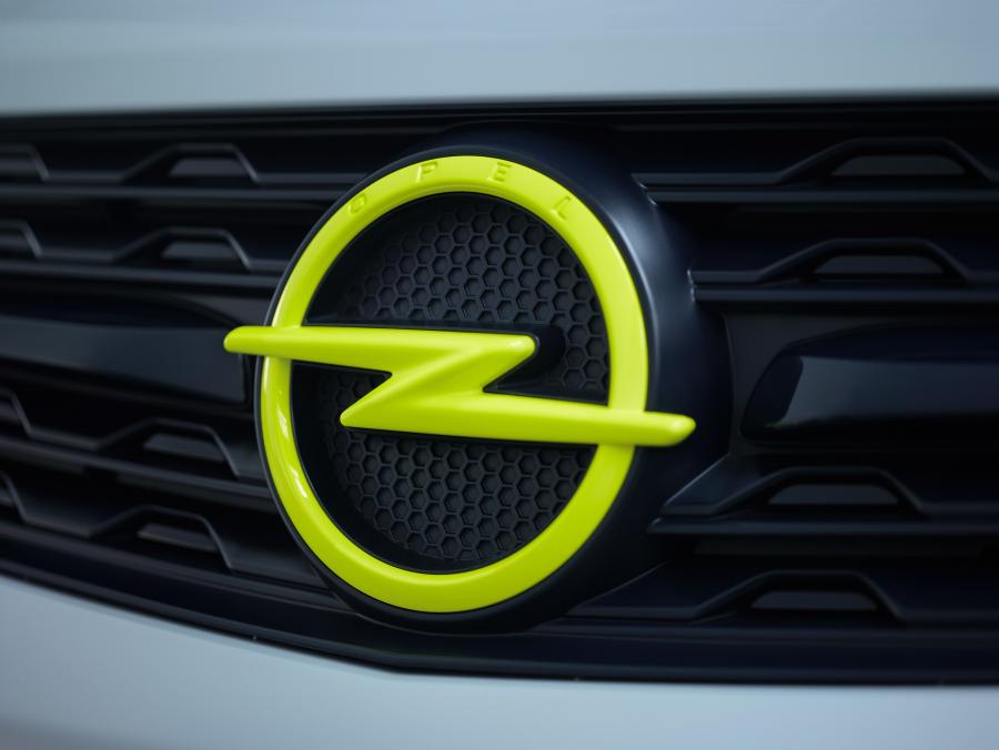 Логотип Opel O-Team Zafira Life 2019 года  (фото 4 из 11)
